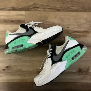 Nike women’s air max tennis shoes sneakers size 8.5